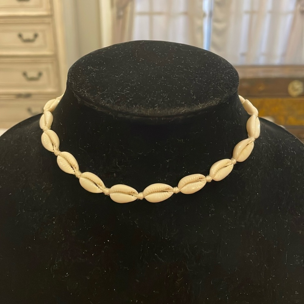 Vintage Beach Themed Seashell Cream Beige Choker Collar Statement Necklace